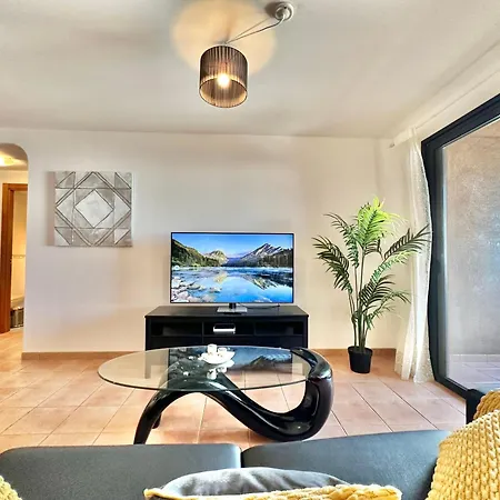 Black Rock Apartment *